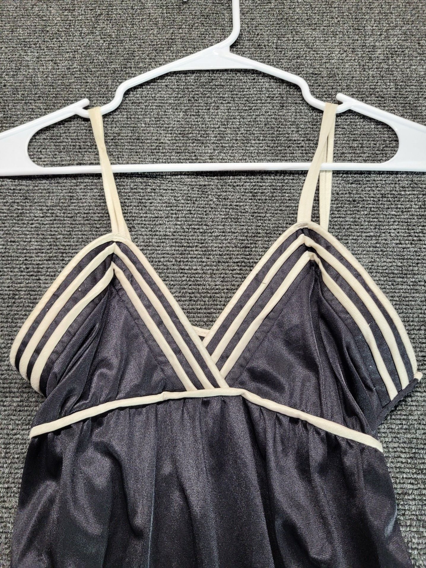 Vintage Undercover Wear Slinky Black Nightdress. Size Small 2