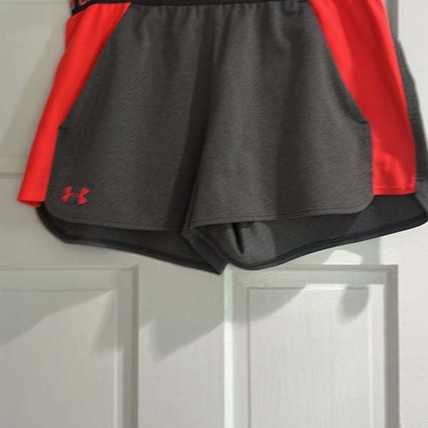 Women's Under Armor Size Medium Loose Heat Gear Athletic Style Shorts