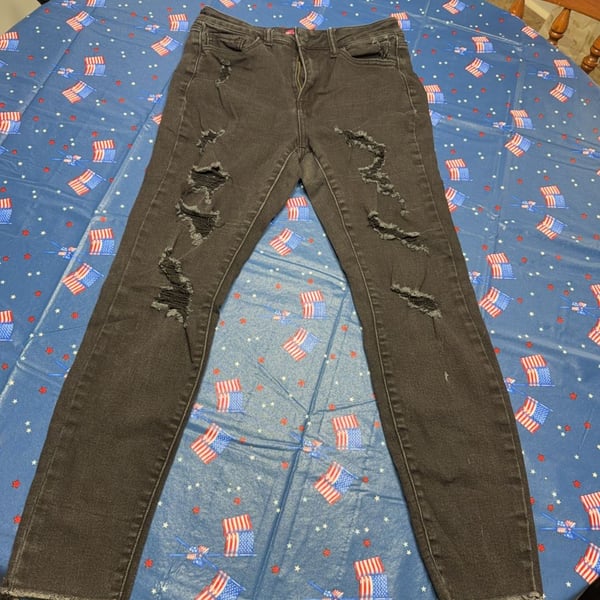 American Eagle Jeans Women's Black Next Level Stretch Distressed Jegging!