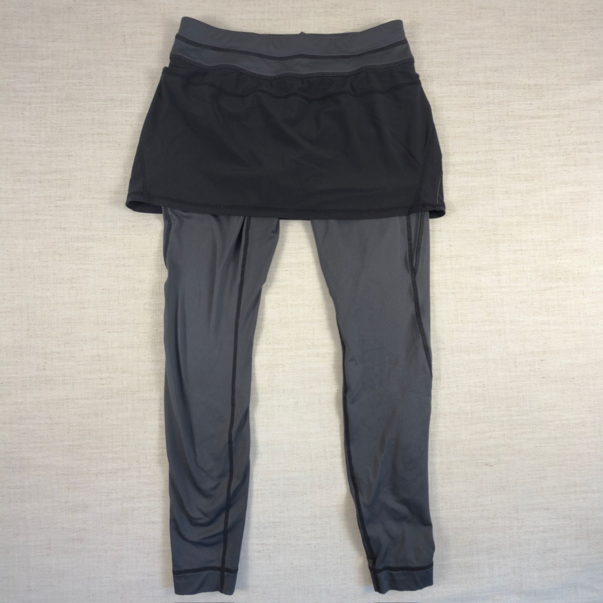 Athleta 2-In-1 Skirt Leggings In Black and Gray Size Small 2
