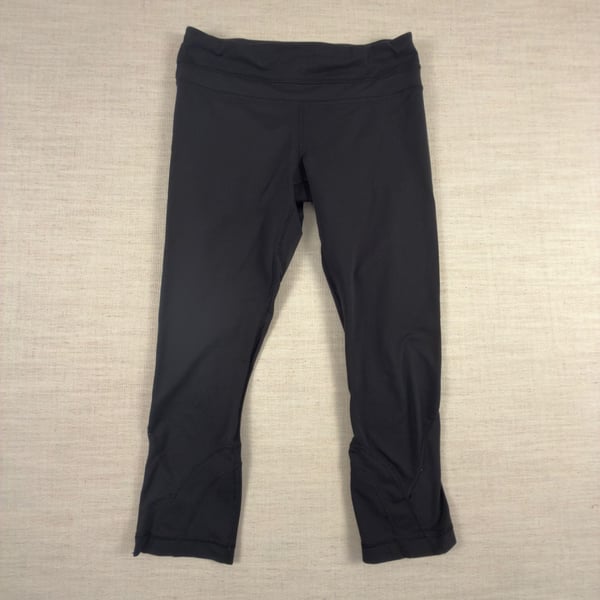 Lululemon Women's High Rise Crop Leggings 23” Black Size 6 EUC