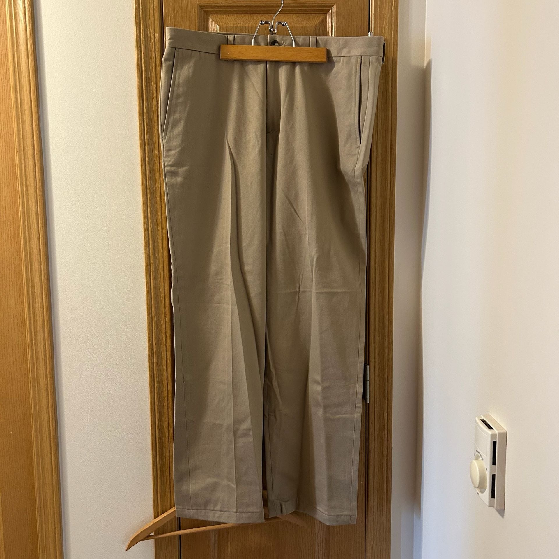 Eddie Bauer Men's Khaki Chino Pants size 35 2