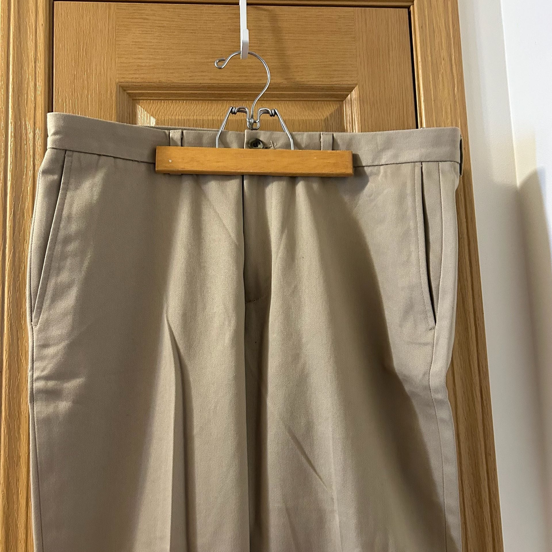 Eddie Bauer Men's Khaki Chino Pants size 35 3