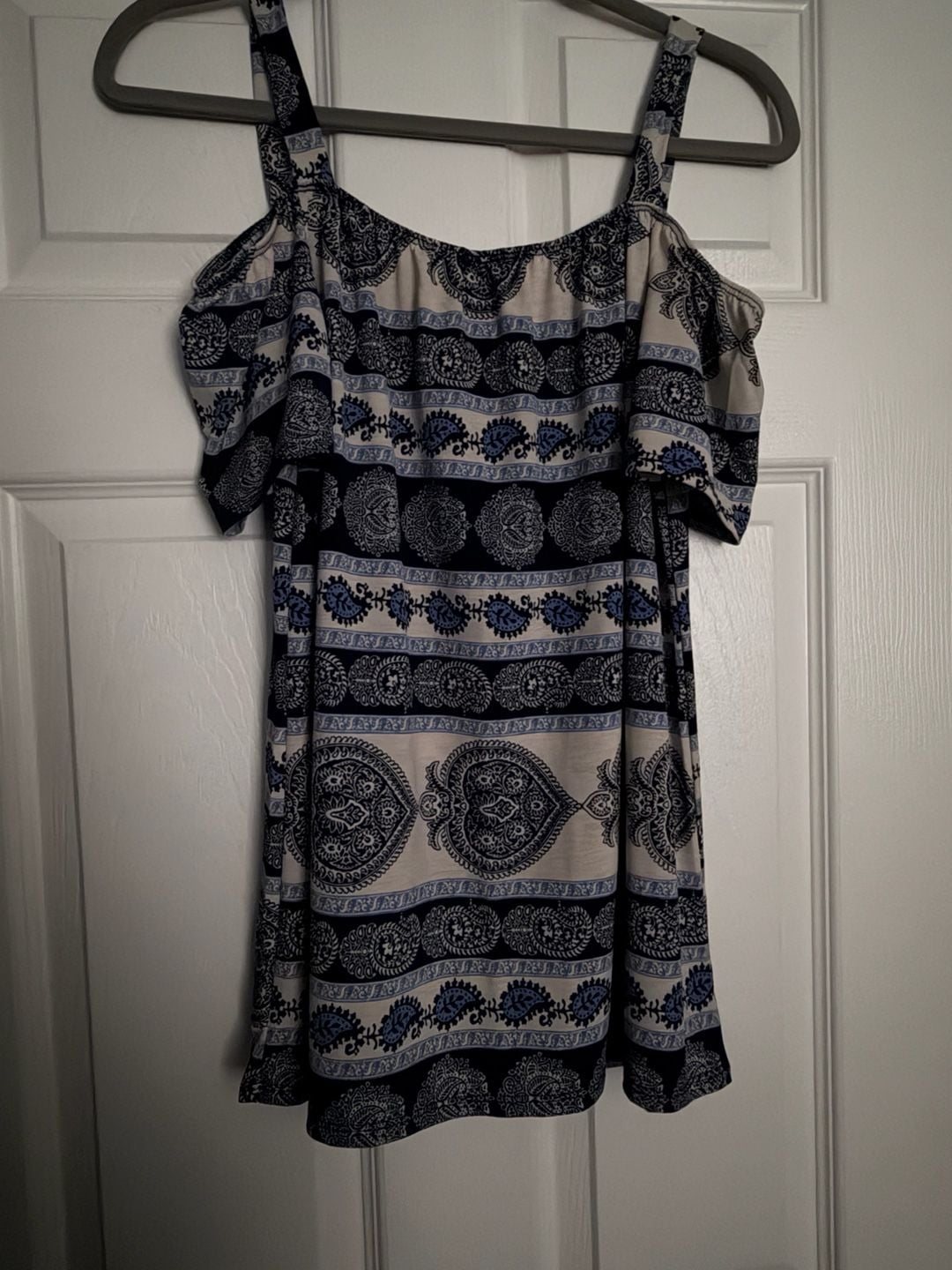 Sew In Love Paisley Print Cold Shoulder Top Size Medium 2