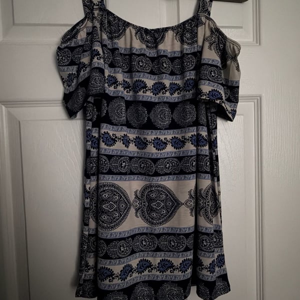 Sew In Love Paisley Print Cold Shoulder Top Size Medium