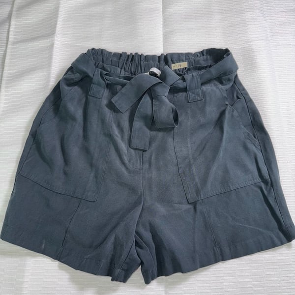 Nine West Women's High-Waisted Paperbag Waist Shorts Size Large