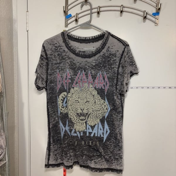 P1: Recycled Karma Def Leppard Love Bites Distressed Graphic Shirt S