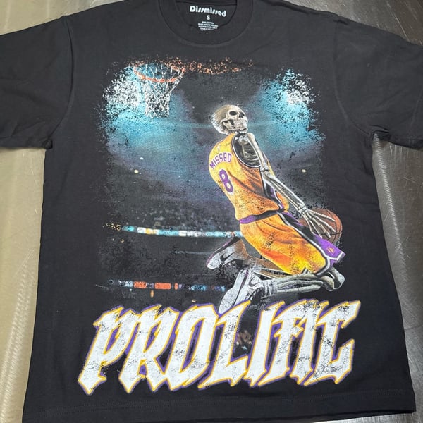 Dissmissed Prolific Skeleton Basketball Graphic T-Shirt Size Small