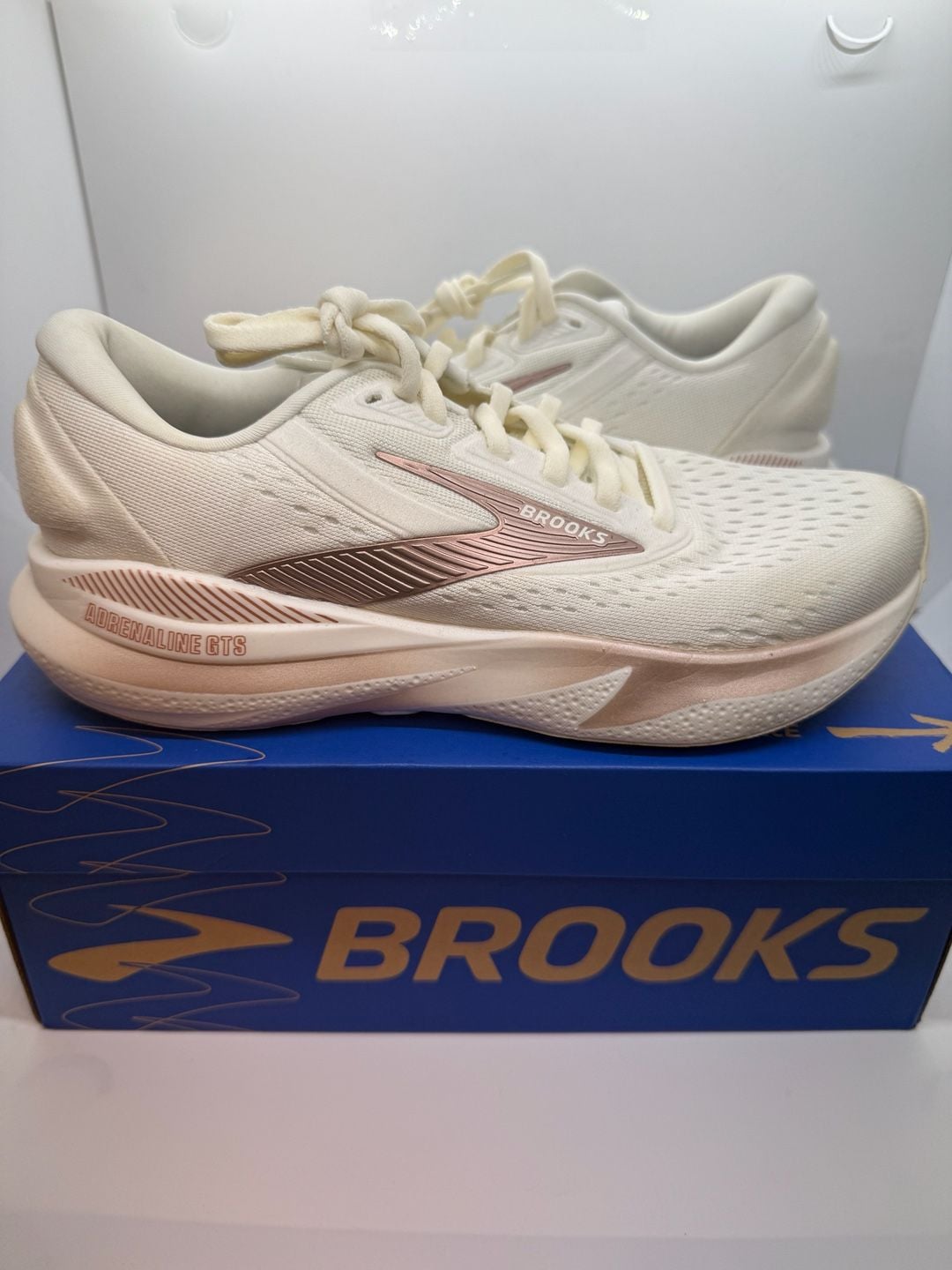 Brooks Women's Adrenaline GTS 24 Running Shoes Size 8 Coconut/Rose Gold 3