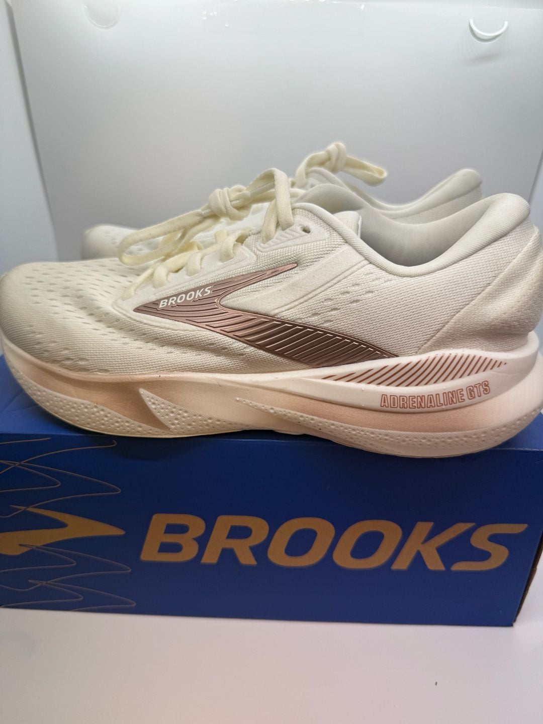 Brooks Women's Adrenaline GTS 24 Running Shoes Size 8 Coconut/Rose Gold 5