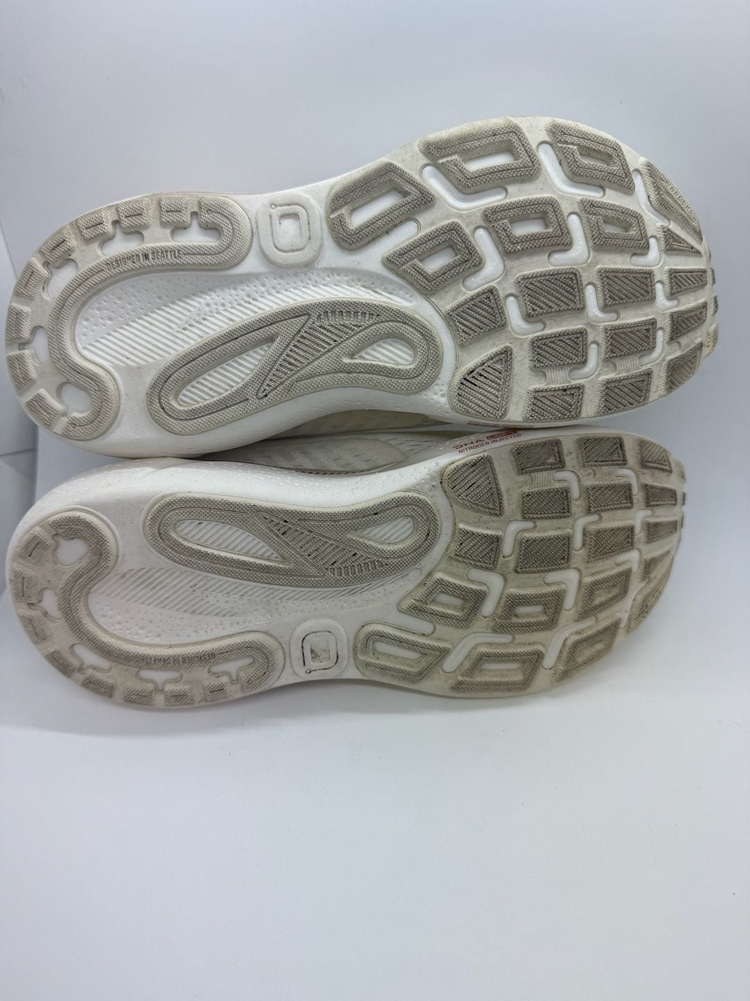 Brooks Women's Adrenaline GTS 24 Running Shoes Size 8 Coconut/Rose Gold 8