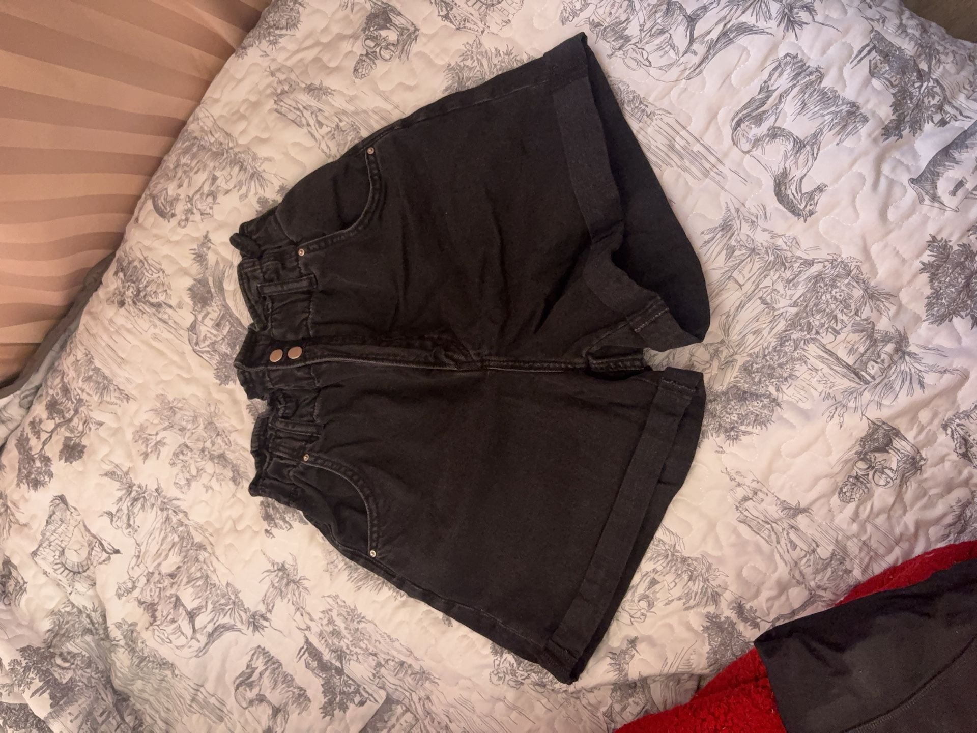 H&M Black Denim Paperbag Waist Shorts Size 6 2