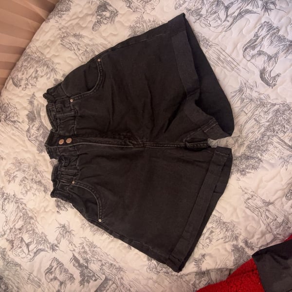 H&M Black Denim Paperbag Waist Shorts Size 6