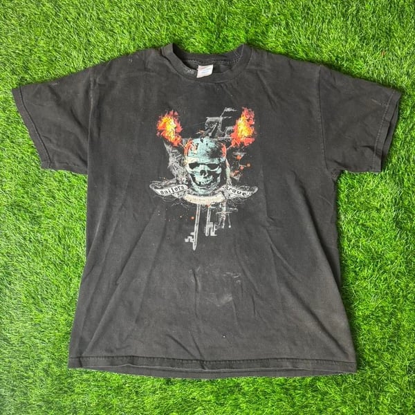 Vintage Disney Pirates of the Caribbean Sailors Grave T-Shirt Size Large
