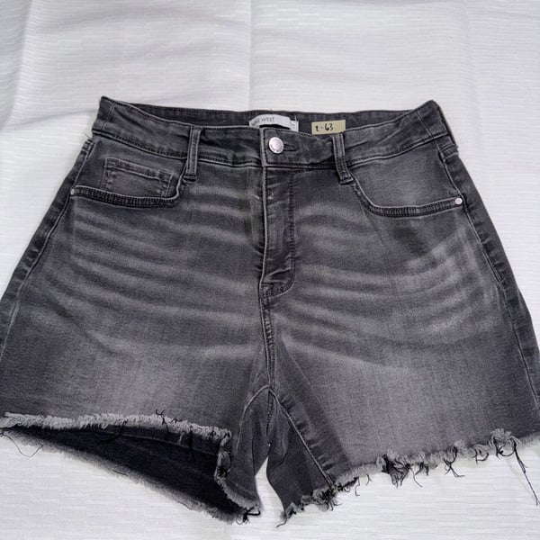 Nine West Women's Gray Denim Raw Hem Shorts Size 8