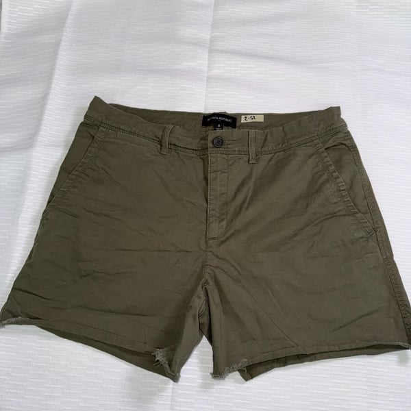 Banana Republic Olive Green Raw Hem Chino Shorts Size 8