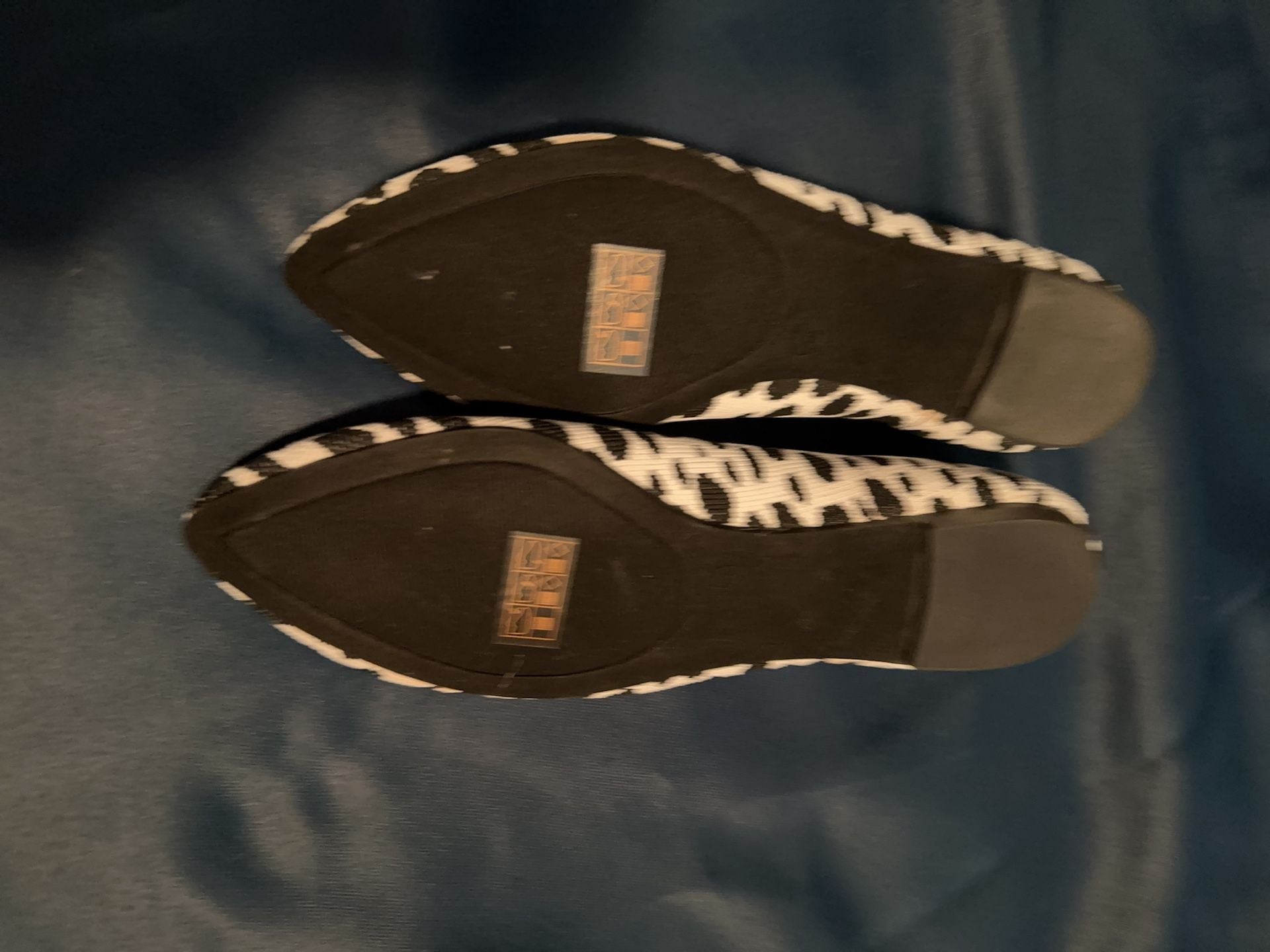 Journee Collection Pointed Toe Knit Ballet Flats Black White Animal Print Size 7 3