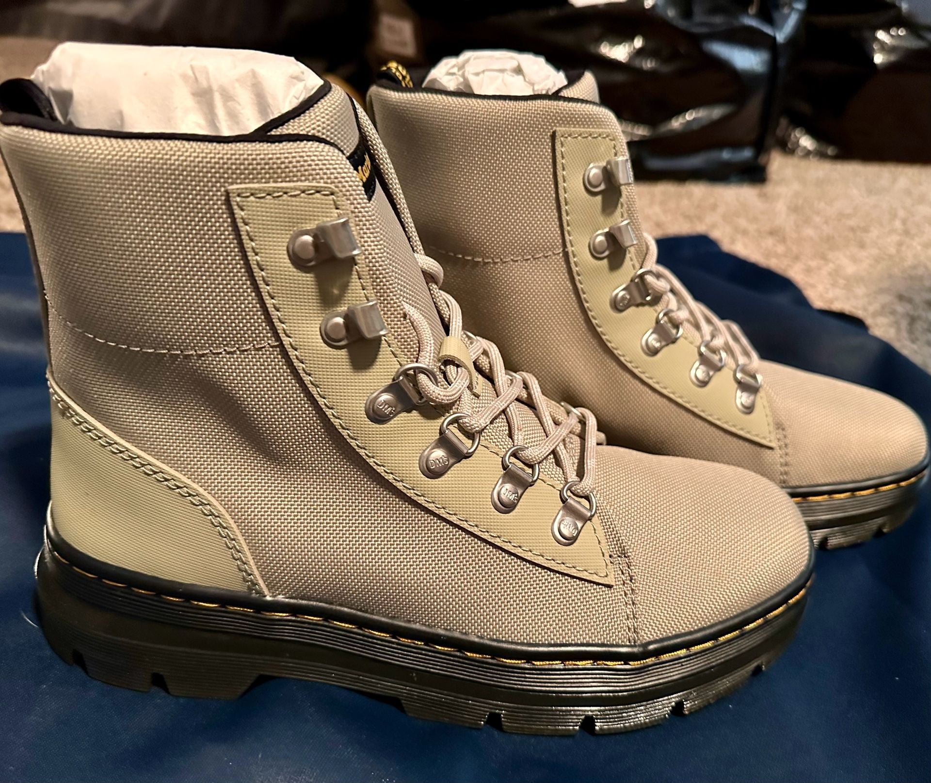Dr. Martens COMBS W STONE color material canvas like extra tough 8