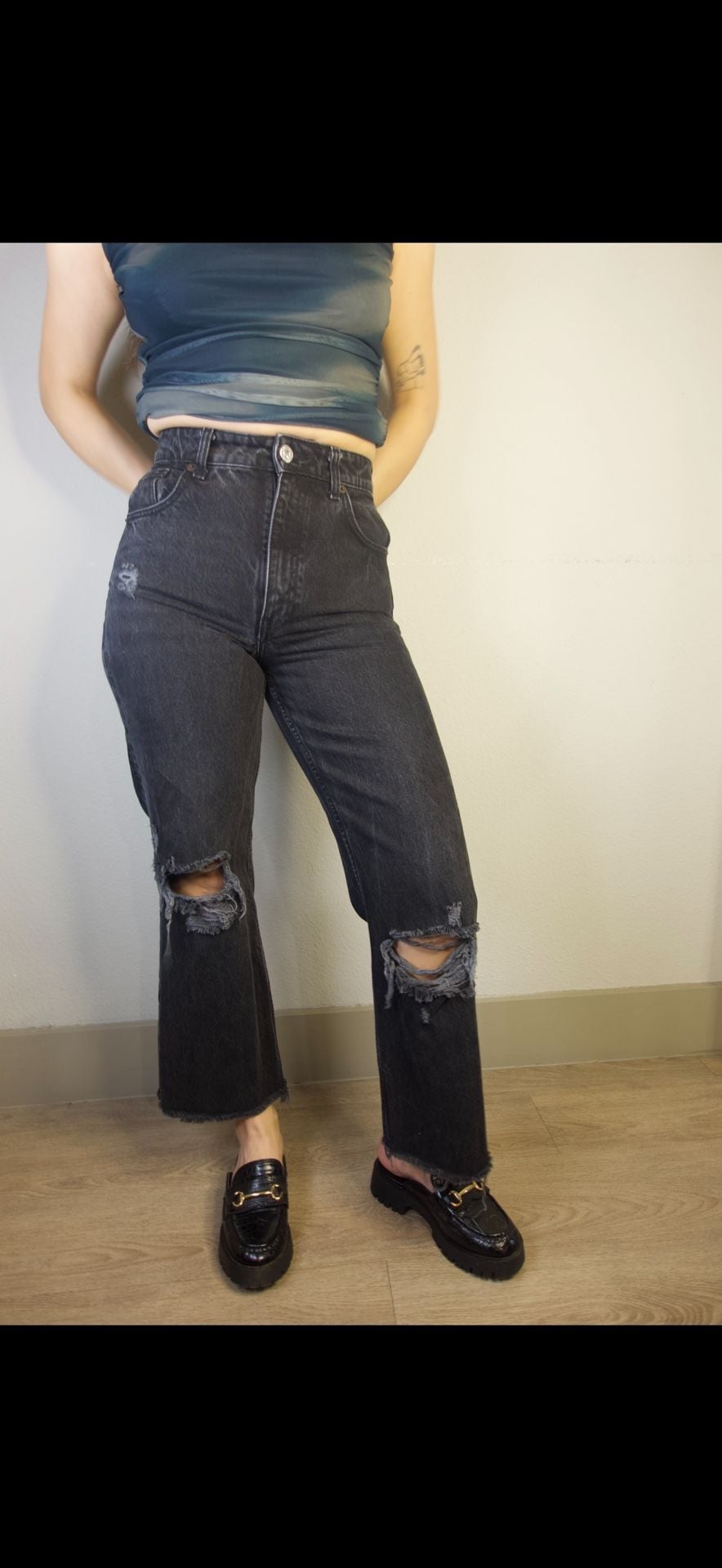 Zara High-Rise Distressed Raw Hem Jeans Black Size USA 6 2