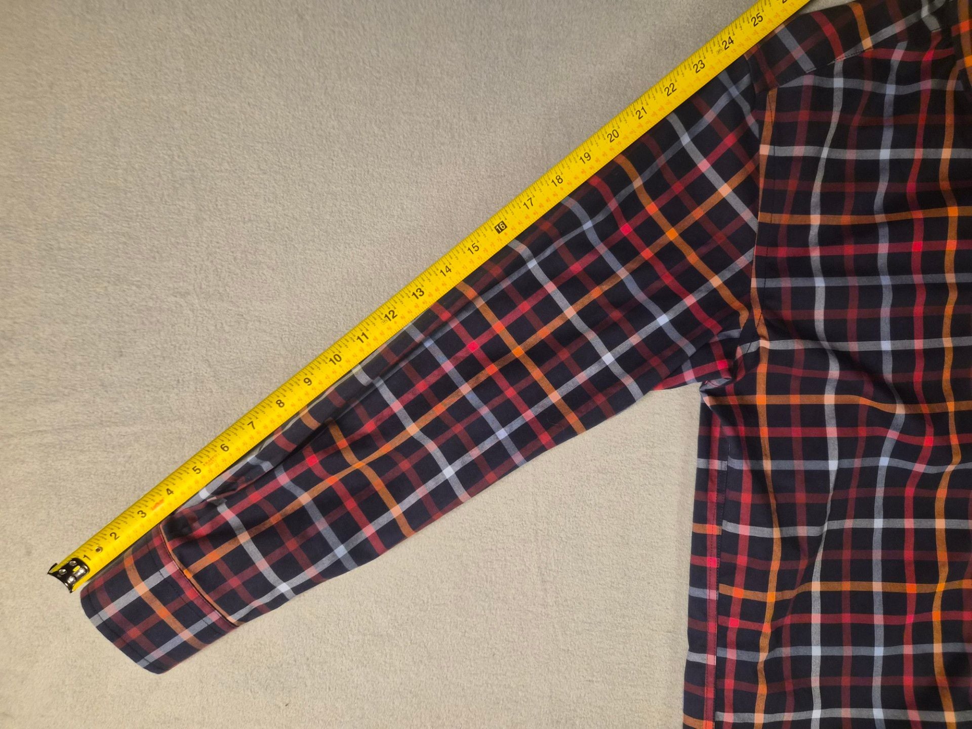 Jos. A. Bank Traveler Tailored Fit Plaid Button Down Shirt Size S 12
