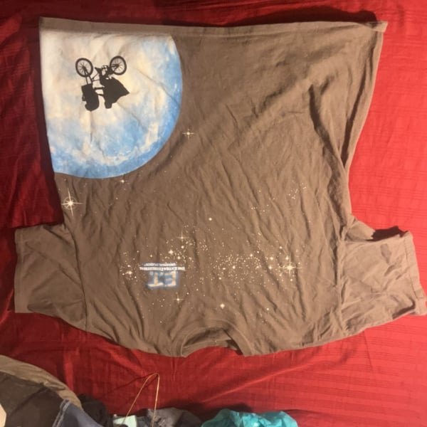 Universal Studios E.T. The Extra-Terrestrial Graphic T-Shirt 2XL