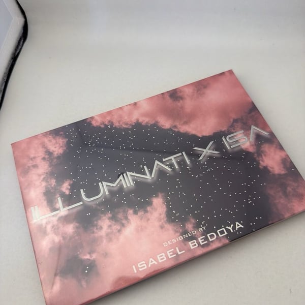 Illuminati Cosmetics x Isa Glam Palette Designed by Isabel Bedoya