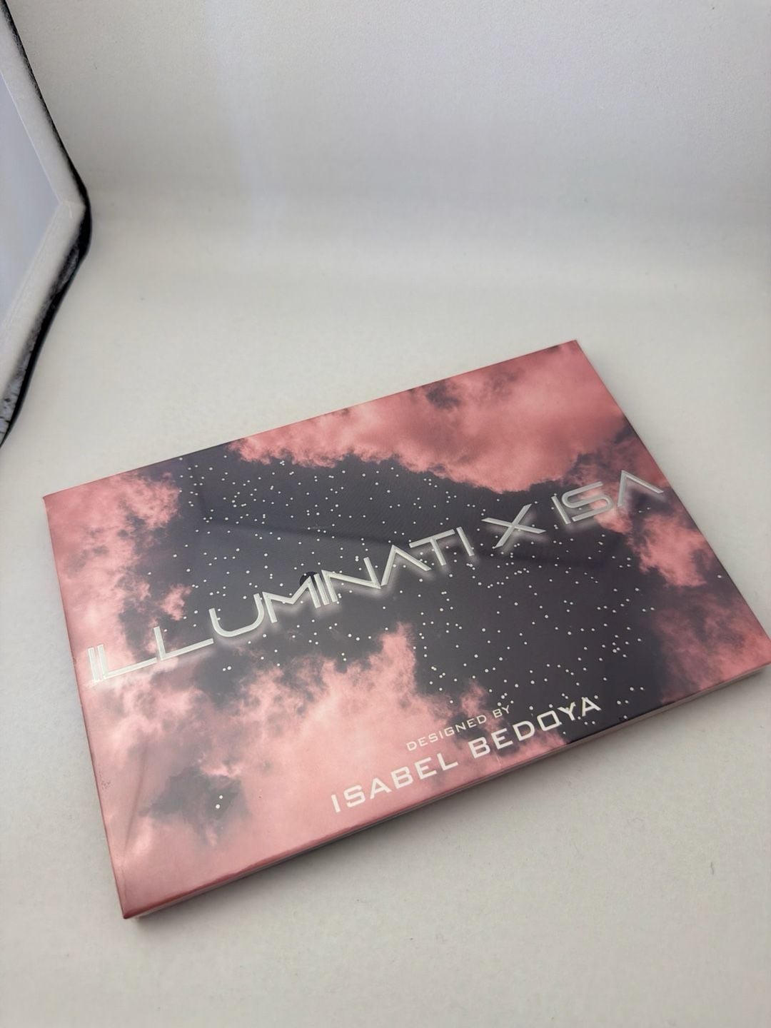 Illuminati Cosmetics x Isa Glam Palette Designed by Isabel Bedoya 2