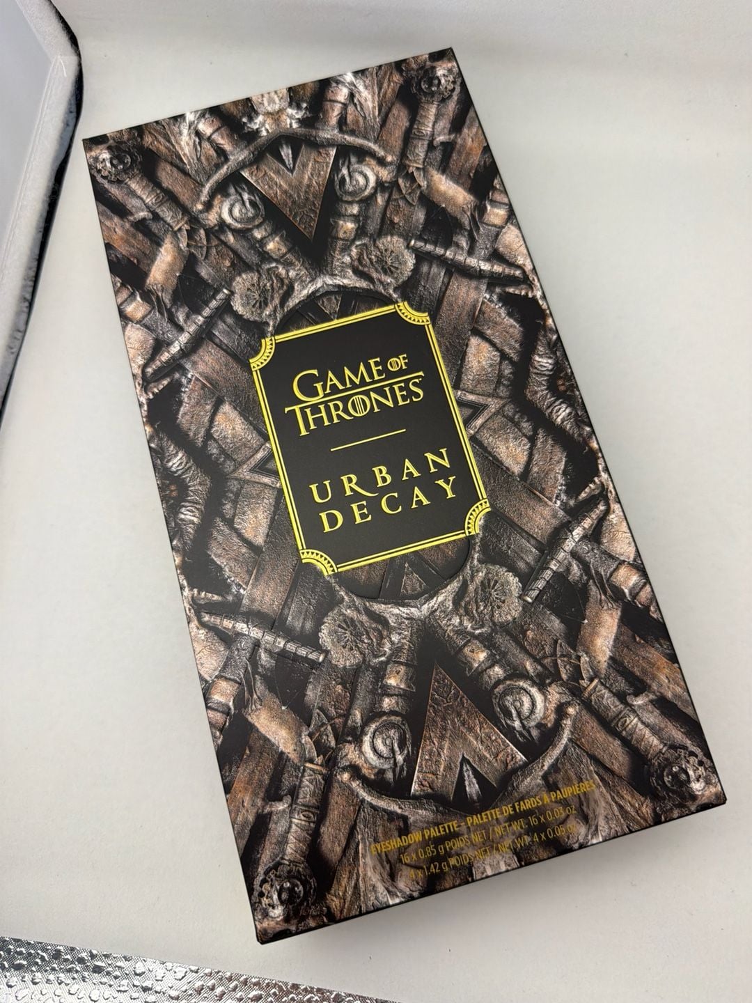 Urban Decay Game of Thrones Eyeshadow Palette 1