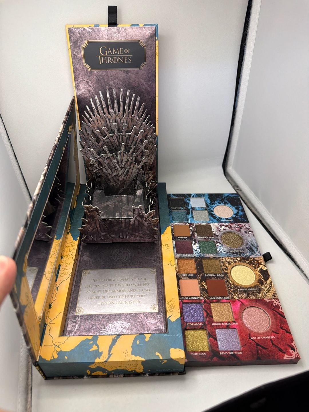 Urban Decay Game of Thrones Eyeshadow Palette 4