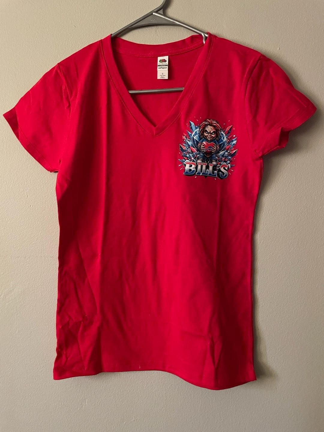 Fruit of the Loom Ladies Chucky Buffalo Bills Graphic V-Neck T-Shirt Size Small 1