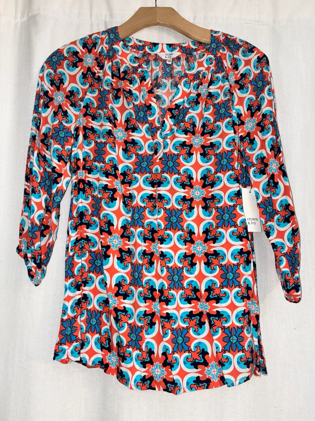 Crown & Ivy Printed Split Neck Blouse Size XS 2