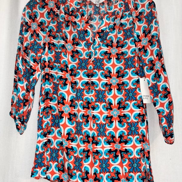 Crown & Ivy Printed Split Neck Blouse Size XS