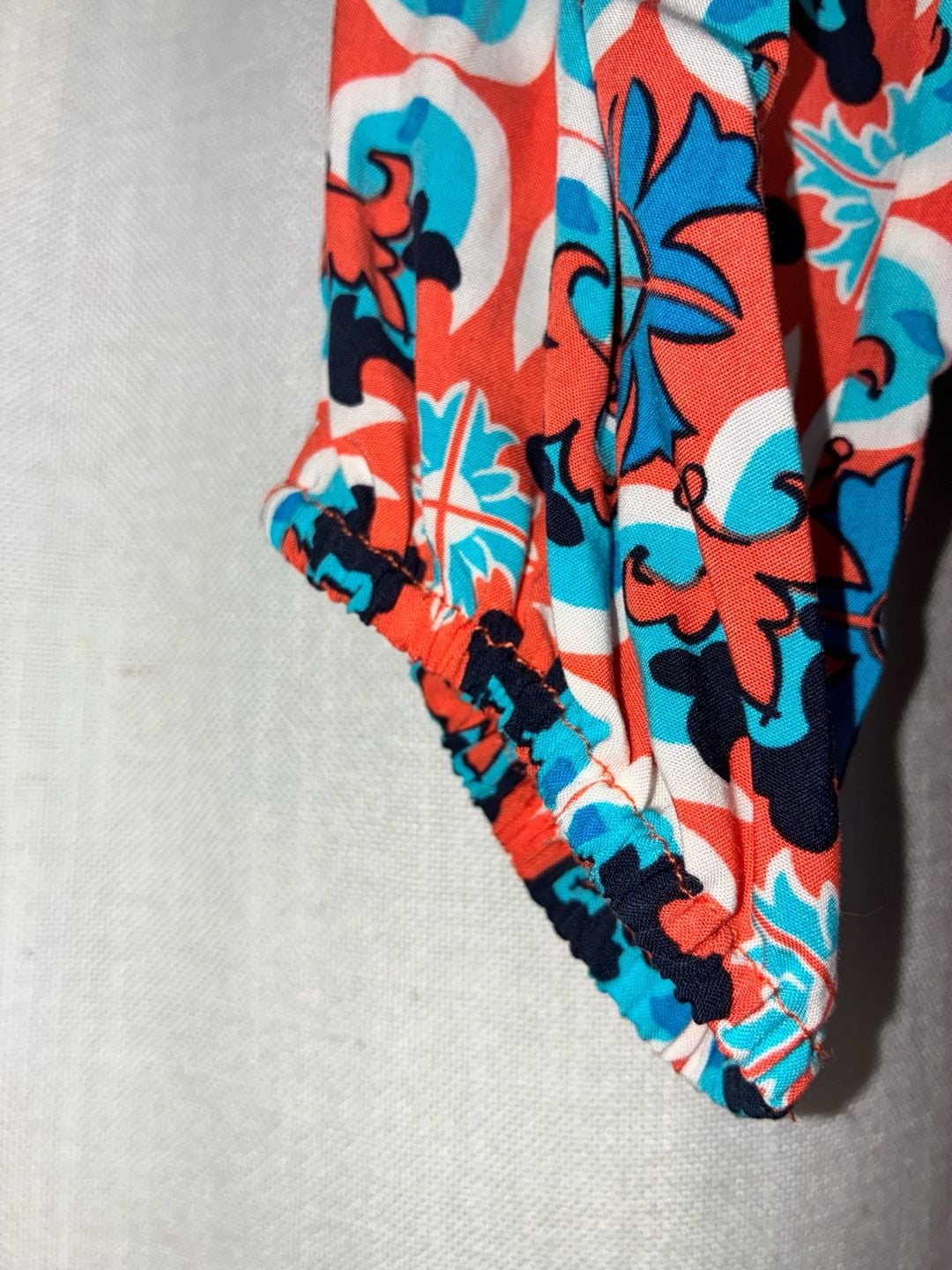 Crown & Ivy Printed Split Neck Blouse Size XS 4