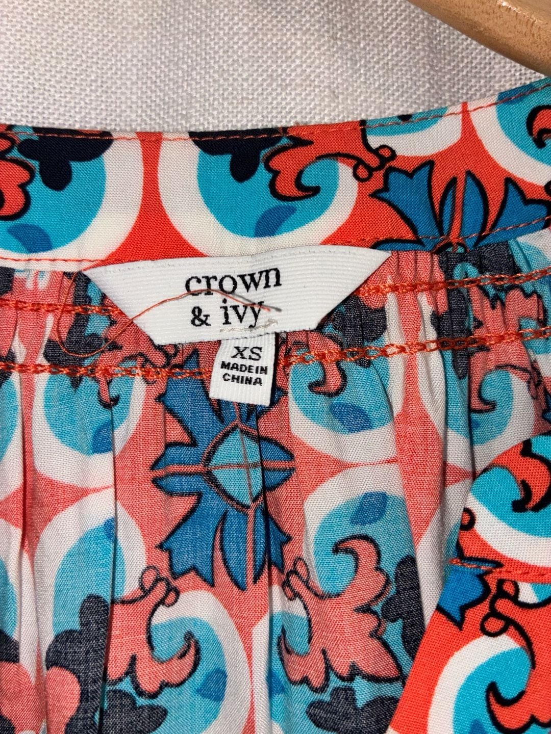Crown & Ivy Printed Split Neck Blouse Size XS 5