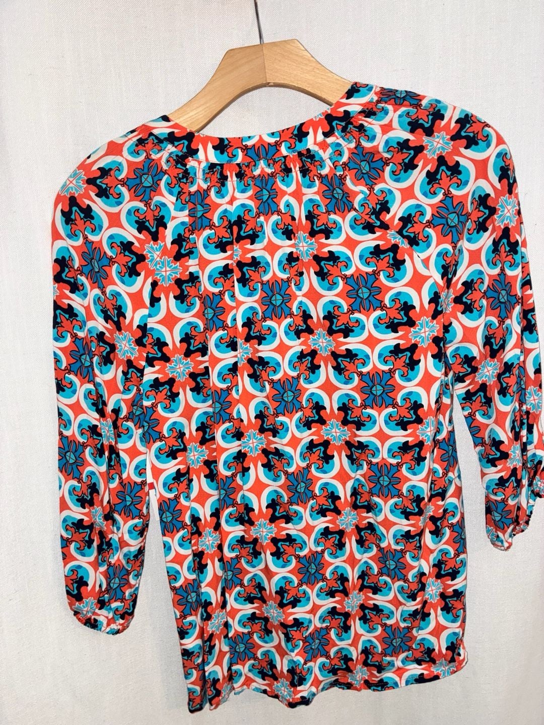 Crown & Ivy Printed Split Neck Blouse Size XS 8