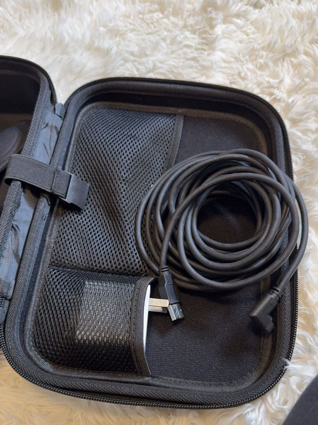 Oculus Quest 2 VR Headset with Carrying Case and Controllers 7