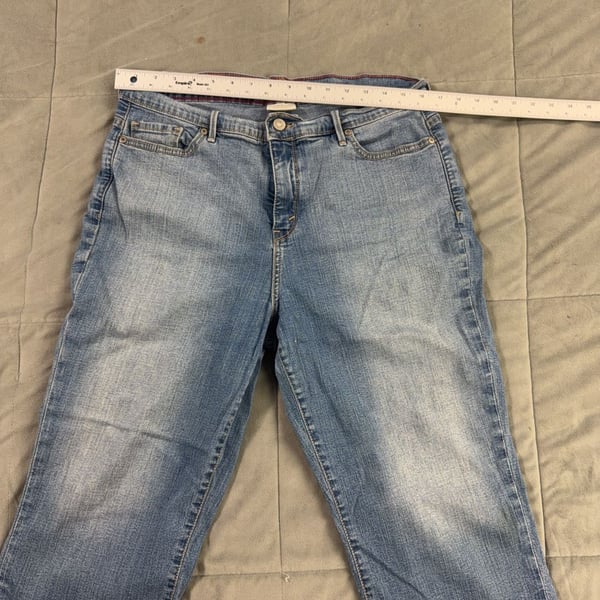 Levi's Perfectly Slimming Size 16 Capri Jeans