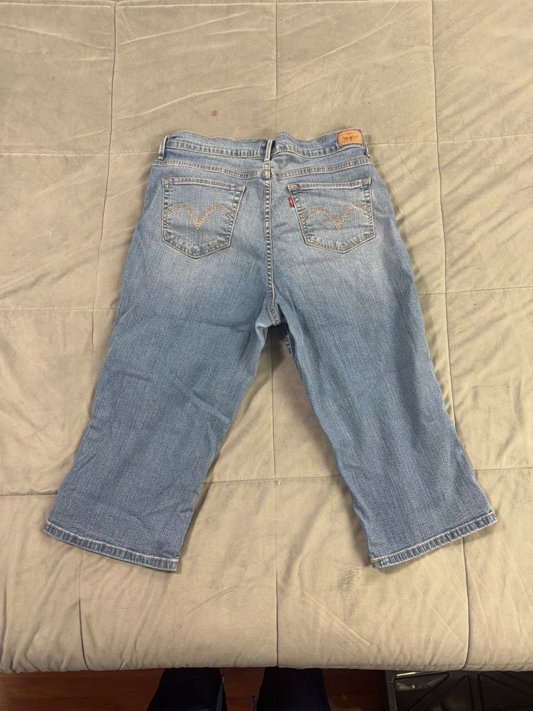 Levi's Perfectly Slimming Size 16 Capri Jeans 7