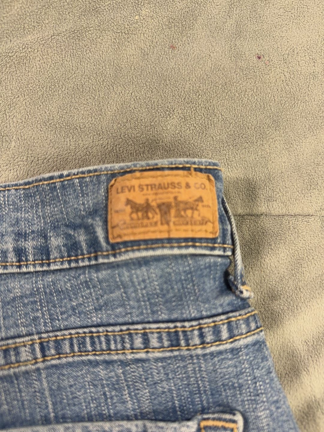 Levi's Perfectly Slimming Size 16 Capri Jeans 9