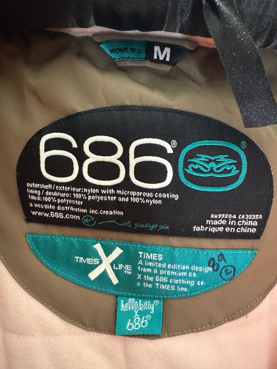 686 x Hello Kitty Times Line Women's Snowboard Jacket Size M 3