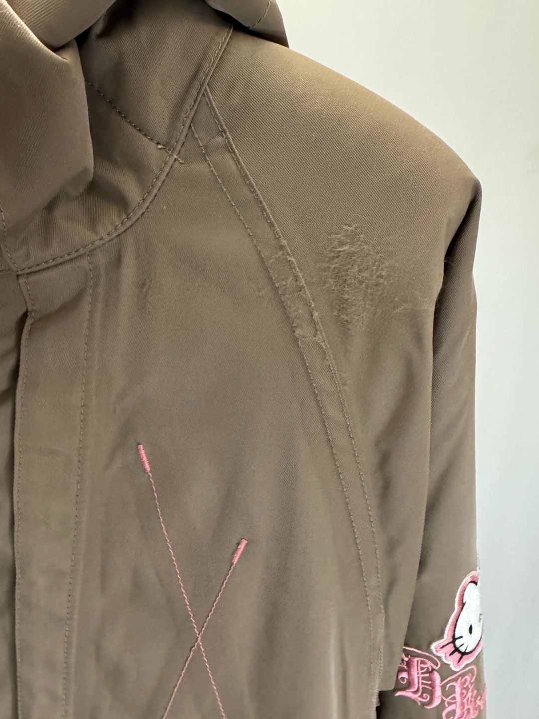 686 x Hello Kitty Times Line Women's Snowboard Jacket Size M 15