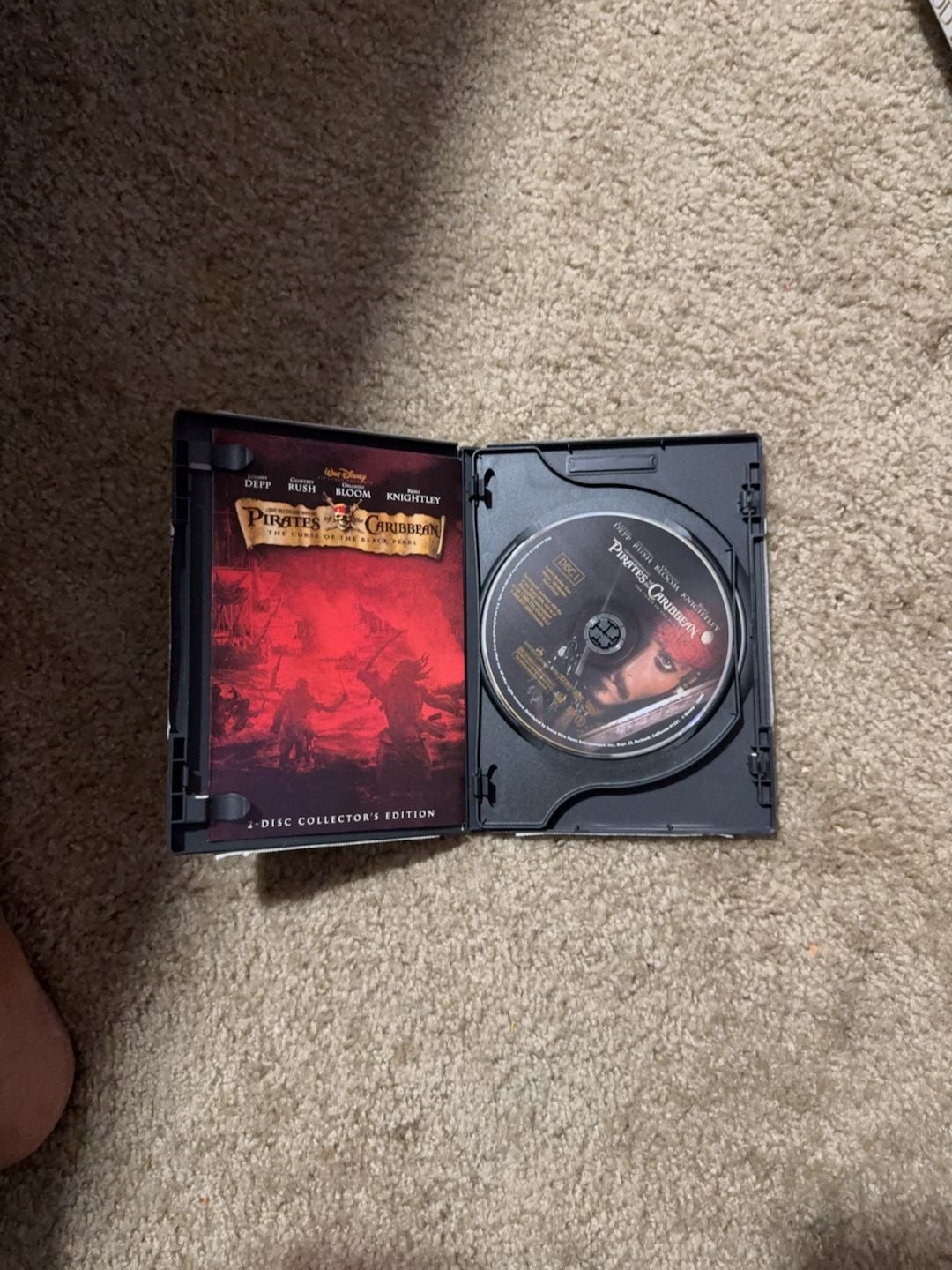 Pirates of the Caribbean: The Curse of the Black Pearl Collector's Edition DVD 3