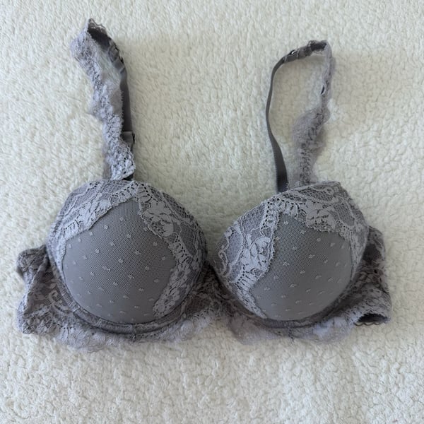 Victoria’s Secret Dream Angels Lace Demi Bra 32C / C70 Gray