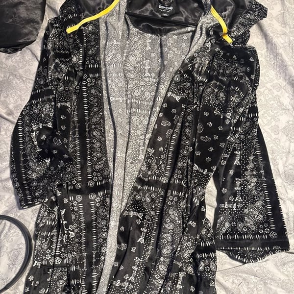 Dogg Supply by Snoop Dogg Black Paisley Velour Hooded Robe