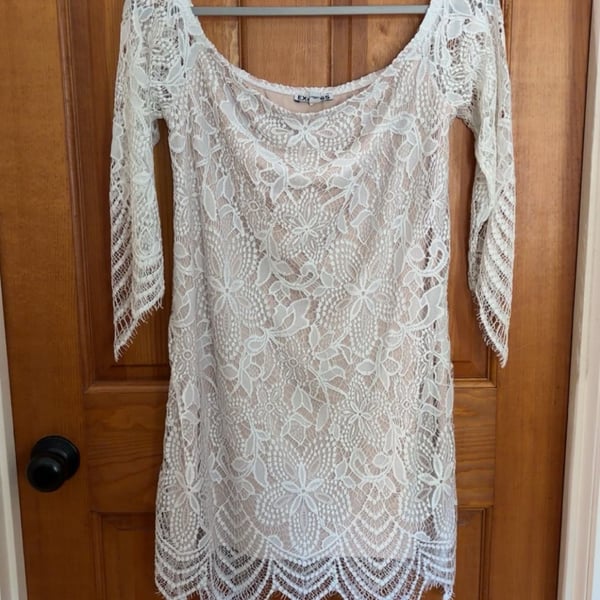 Express White Lace Off-The-Shoulder Dress Size M