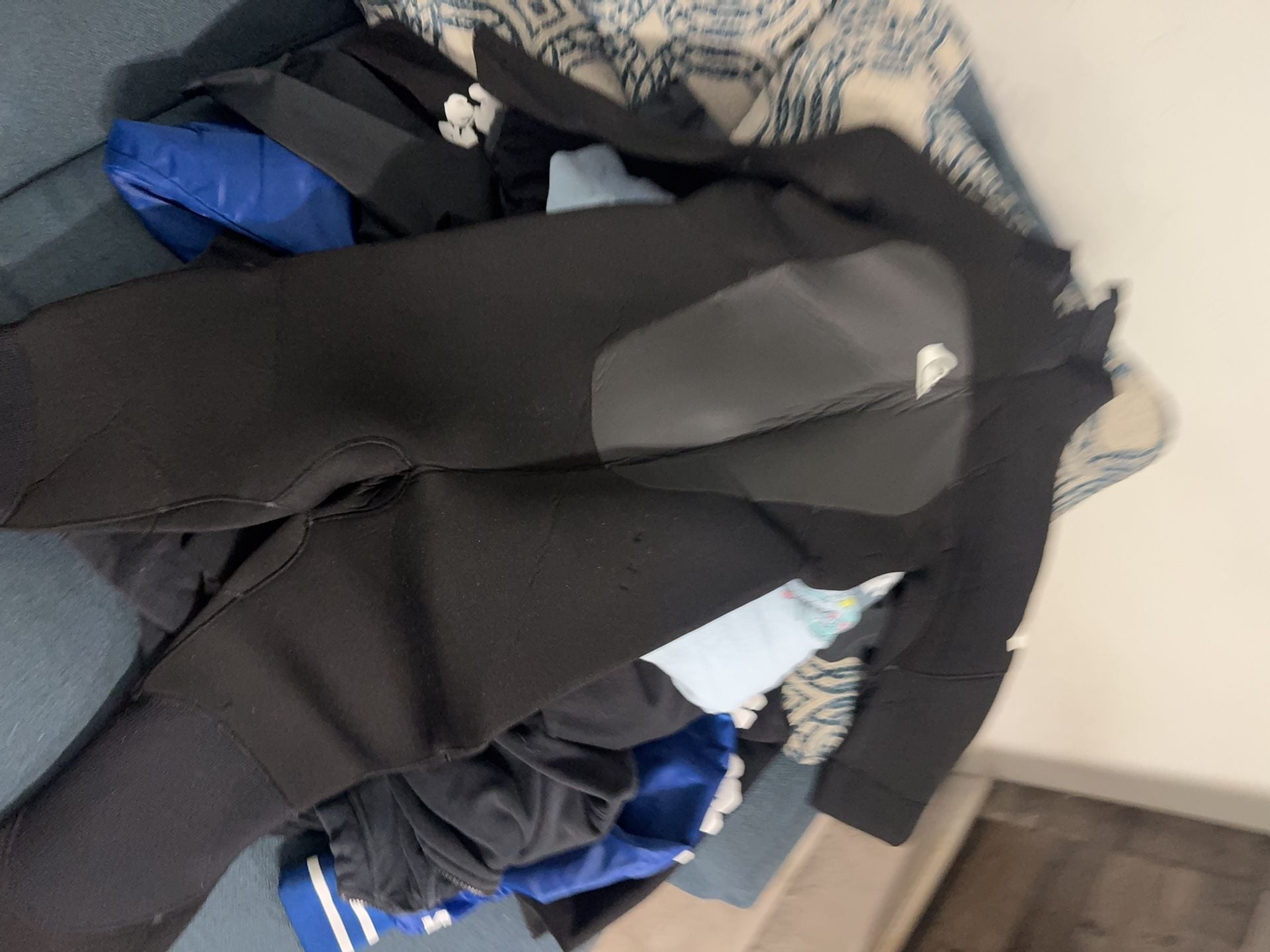 Quicksilver Wetsuit Size16B Black Back Zip 1