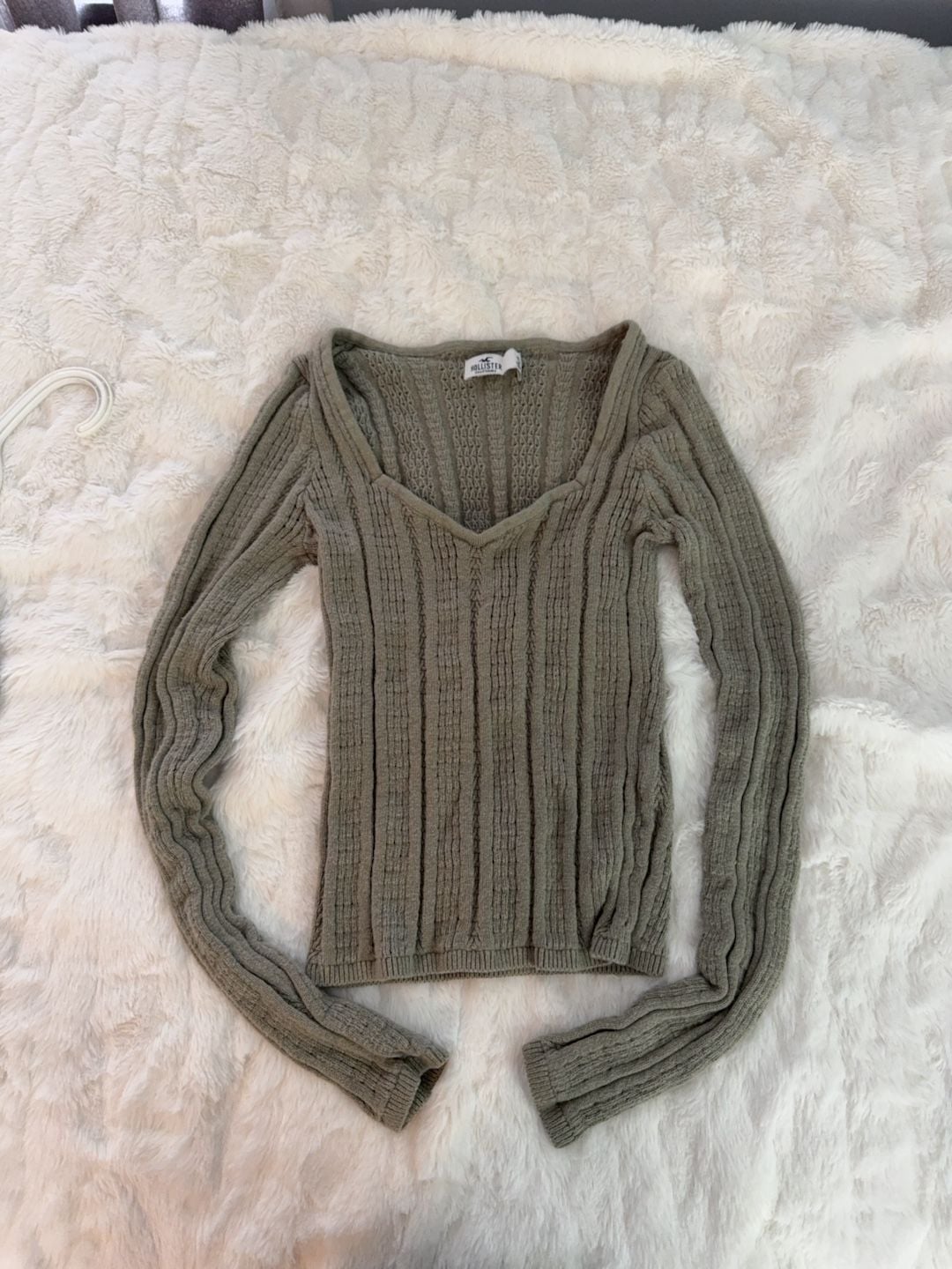 Hollister Women's Ribbed V-Neck Long Sleeve Sweater Size S 2