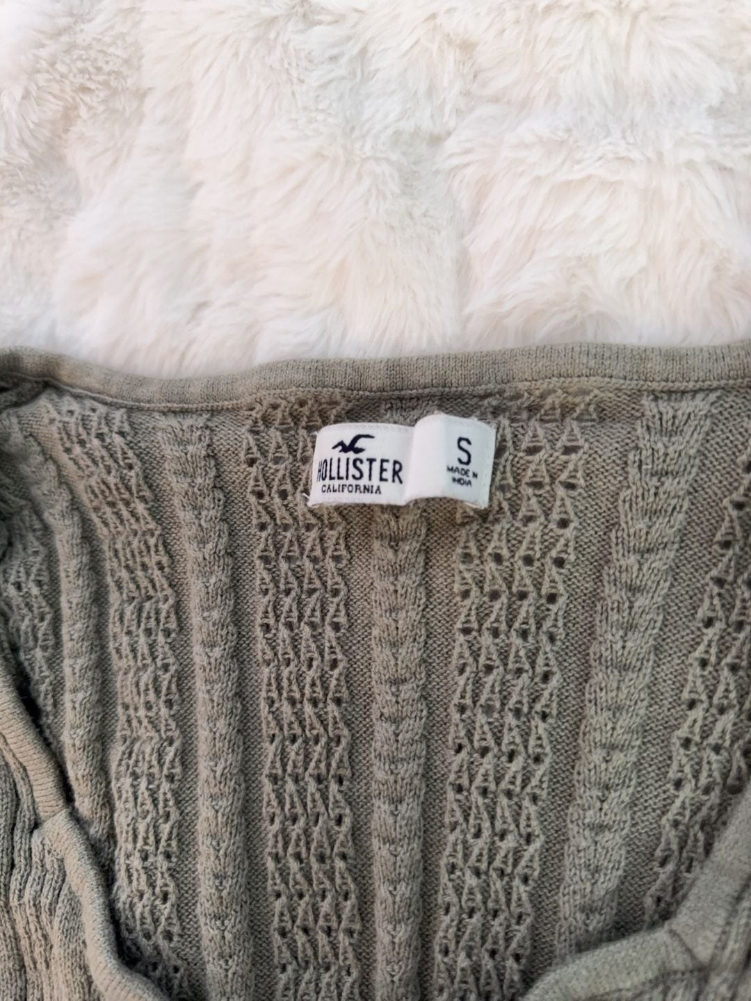 Hollister Women's Ribbed V-Neck Long Sleeve Sweater Size S 3