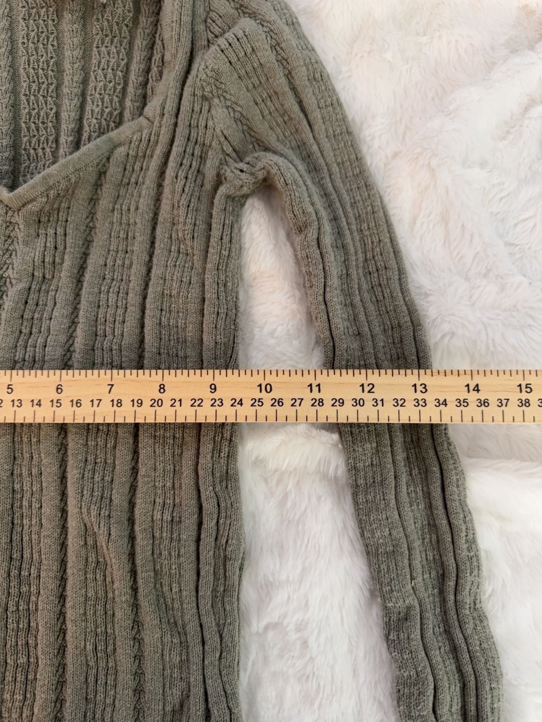 Hollister Women's Ribbed V-Neck Long Sleeve Sweater Size S 7