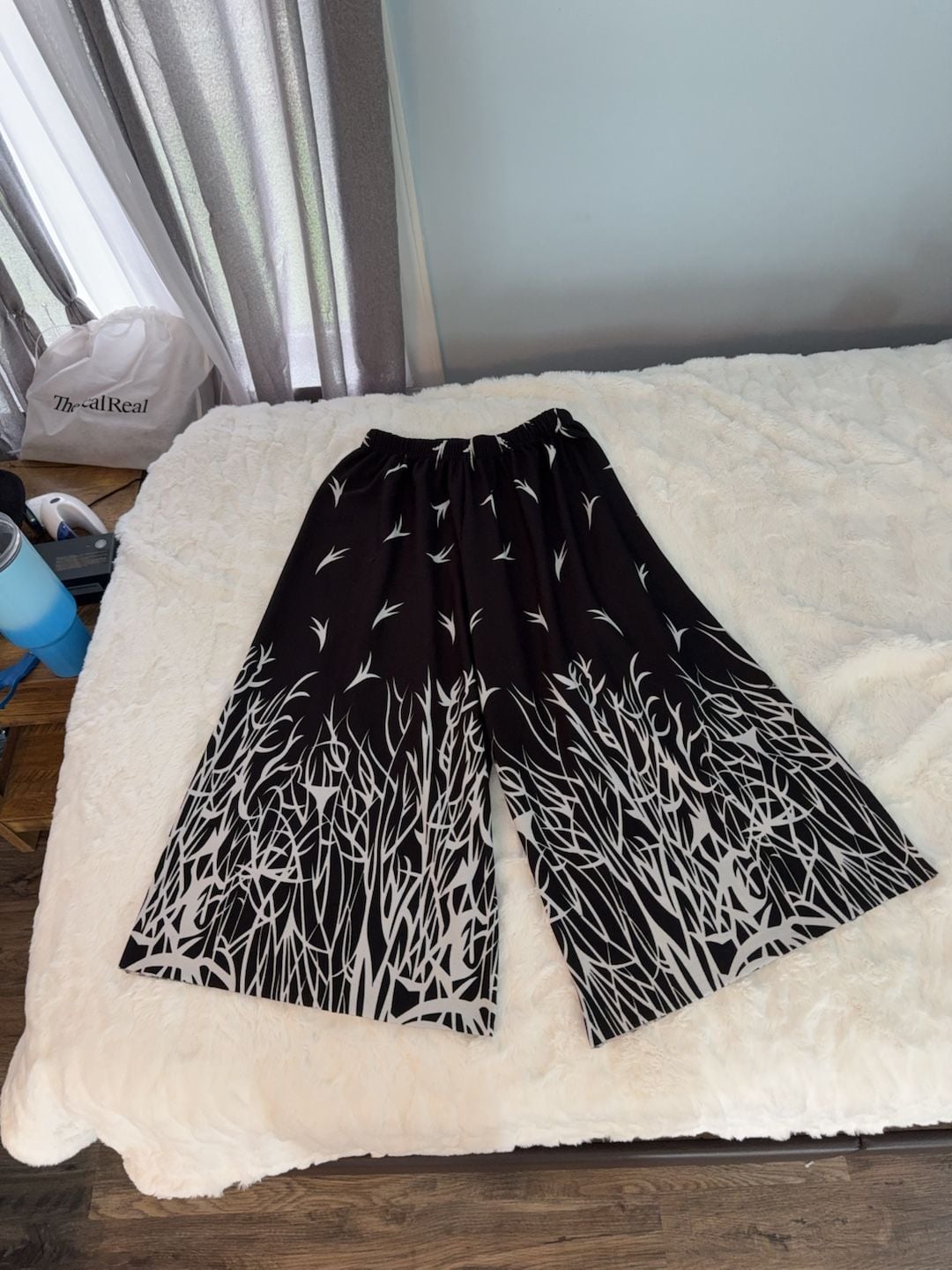 Soho Apparel Ltd. Size L Black and White Geometric Print Pants 2